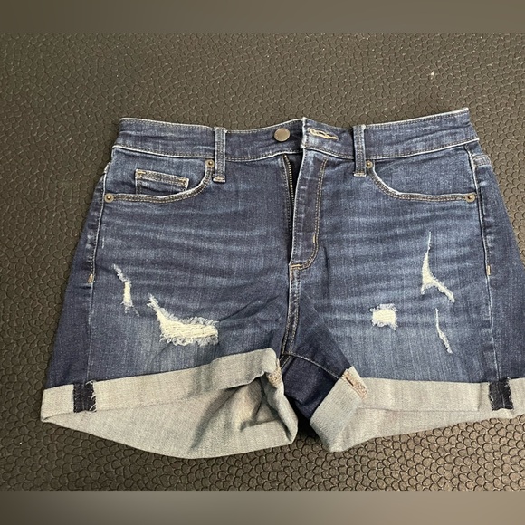 Universal thread Denim Blue Distressed Women's Shorts Size 4 - Picture 1 of 5